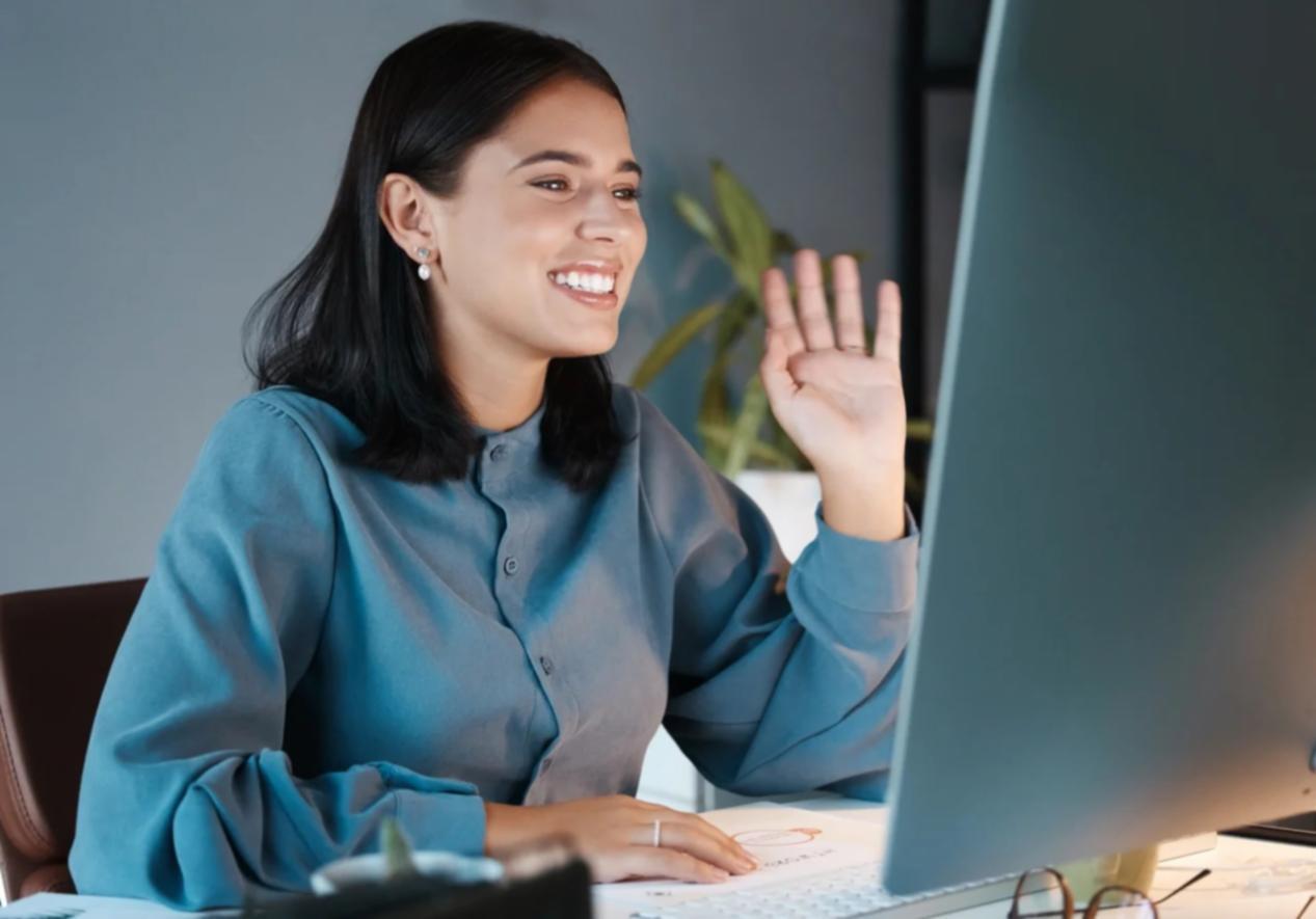 Gemeinschaft von Lernenden beim Austausch über praktische SEO-Herausforderungen